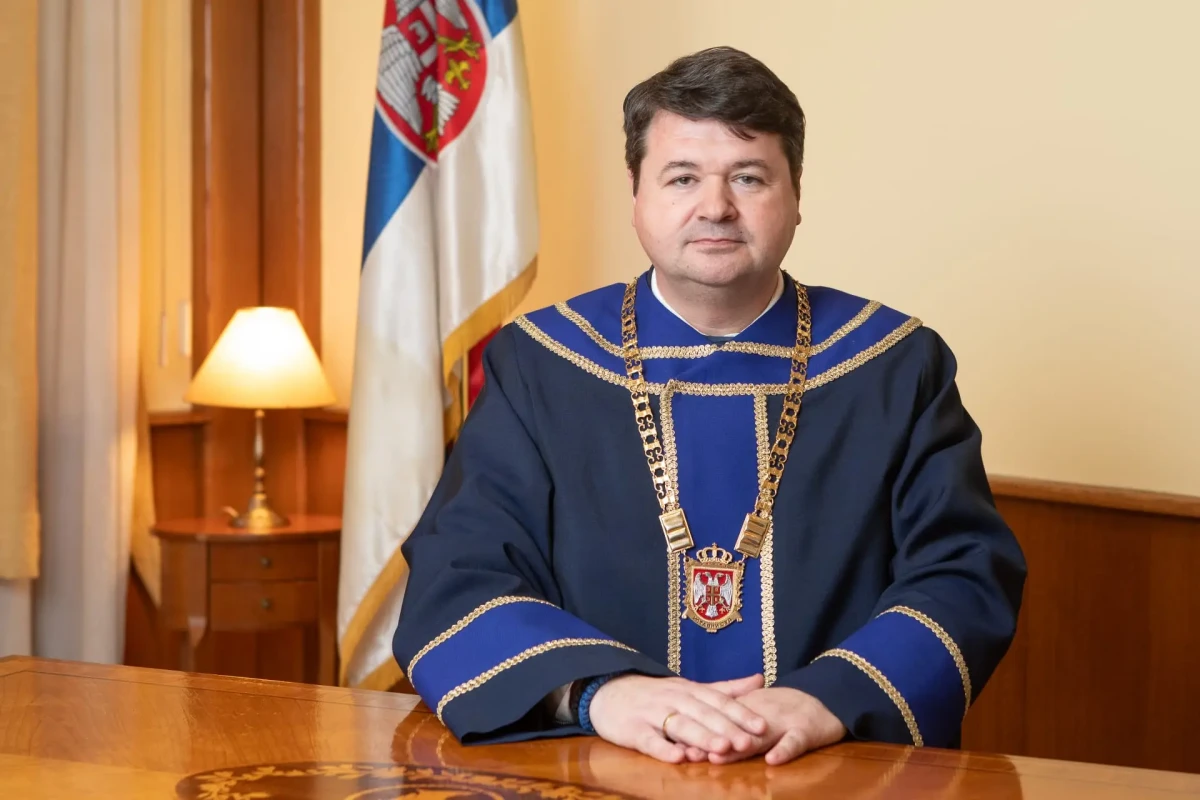 Председник  др Владан Петров